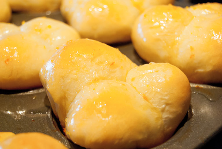 Orange Glazed Dinner Rolls The Everything Housewife